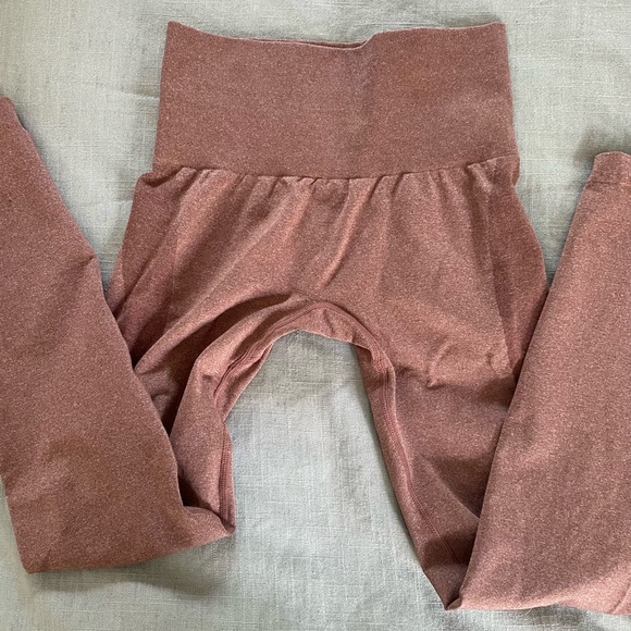 NVGTN Leggings - Picture 2 of 3